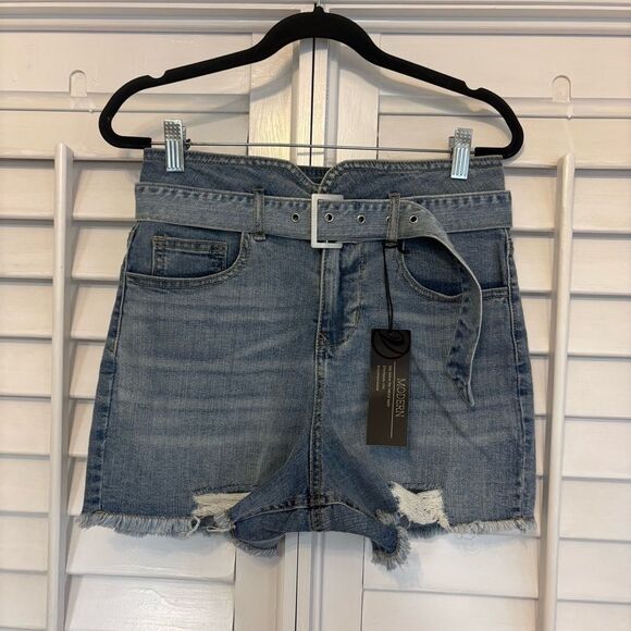 Versona Modern Fit‎ Belted Denim Shorts Size 4 - Picture 1 of 8